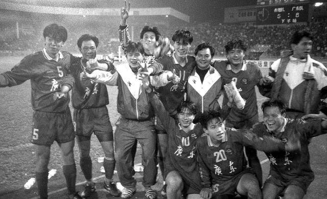 爱游戏网页版登录入口-包含爵士队主场掀翻对手，实力逐渐凸显的词条