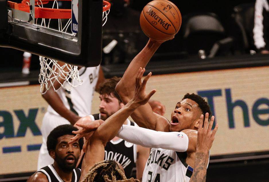 老鹰遇强敌不敌，被子弹逆袭