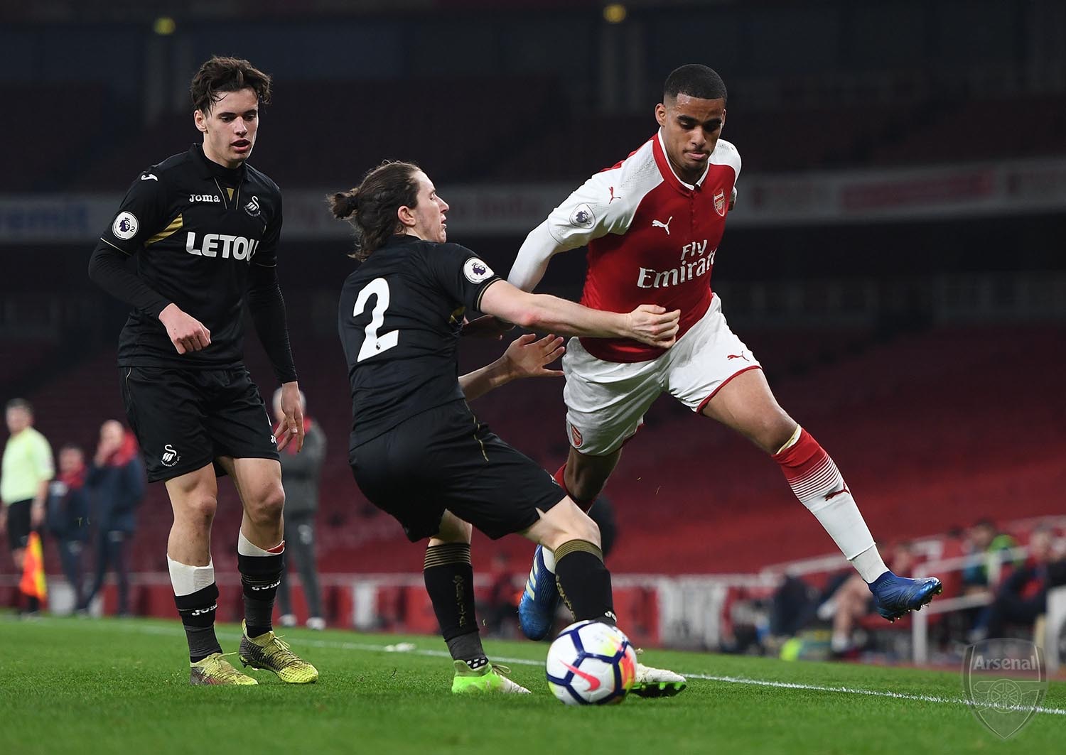 爱游戏官网入口-切尔西主场击败斯旺西城，继续领跑积分榜的简单介绍