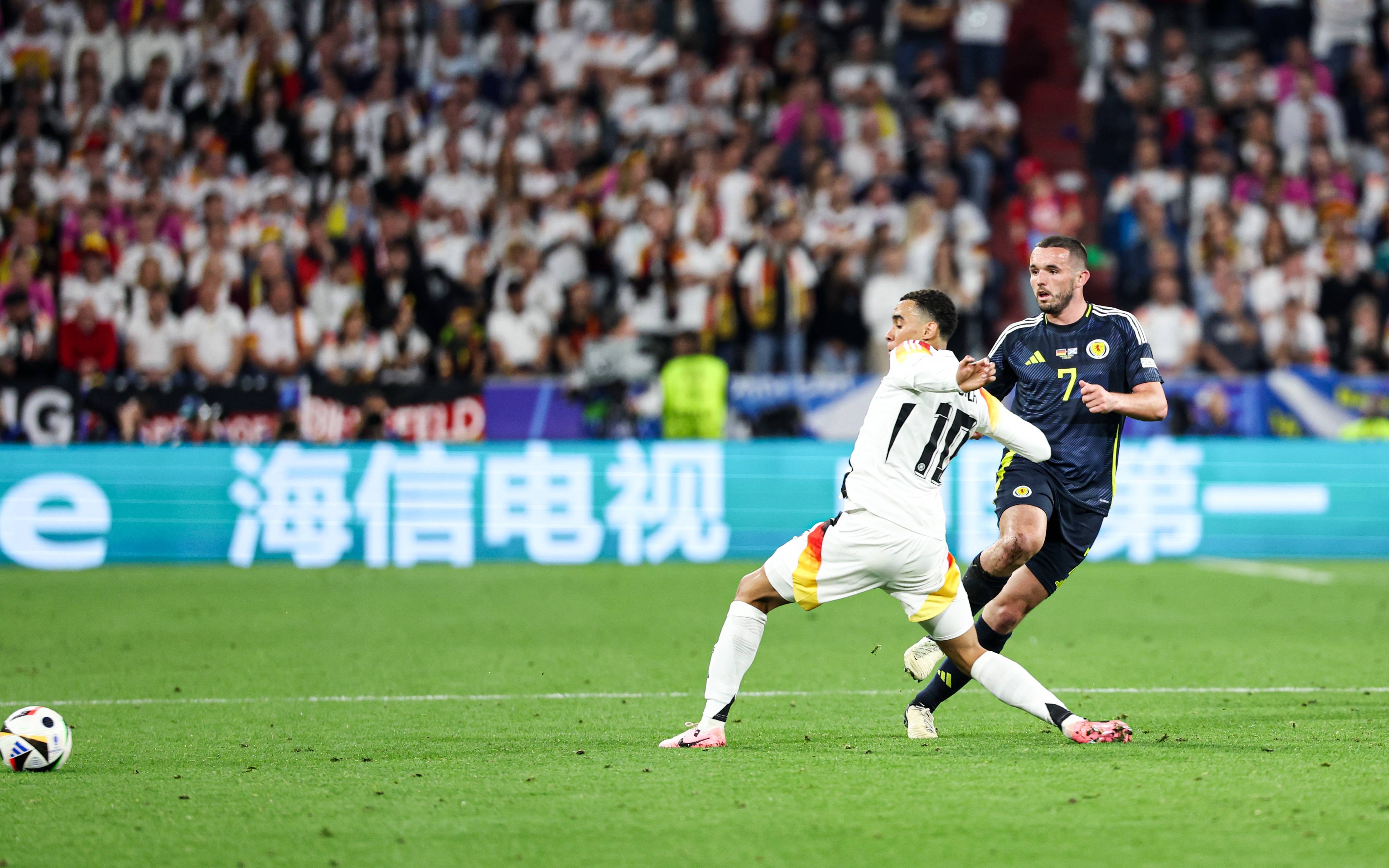 爱游戏登录-欧洲杯赛场上传来惊艳表现的球员