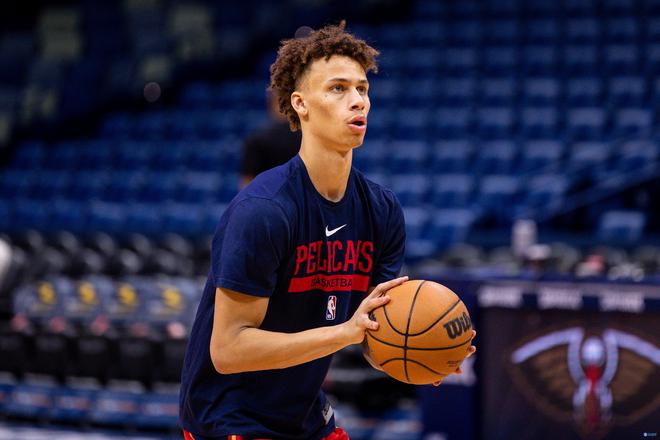 华登快节奏进攻，轻松击败对手