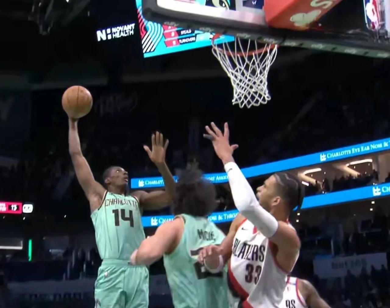 爱游戏官网-黄蜂队再度失利，憾负雄鹿队