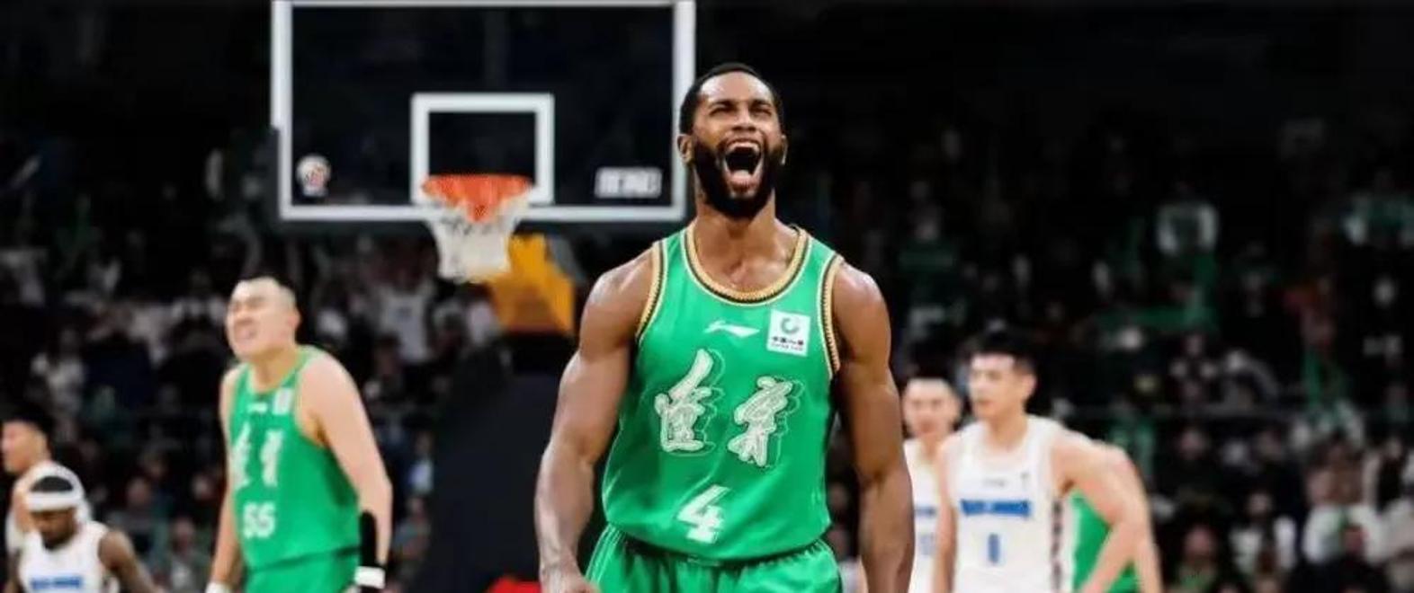 尼克斯中锋上演帽子戏法，球队士气高涨迎接下一场比赛的简单介绍