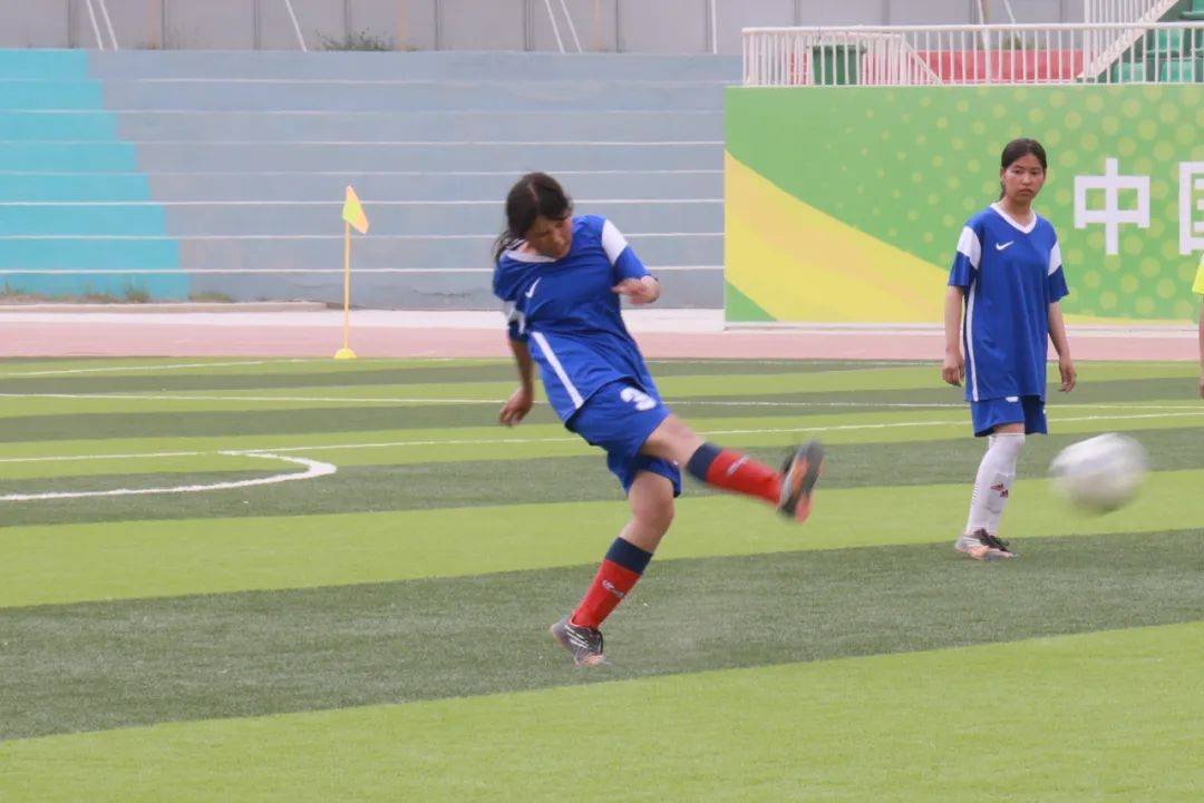 爱游戏亚洲官网-球员斗志昂扬，奋力追逐梦想的简单介绍