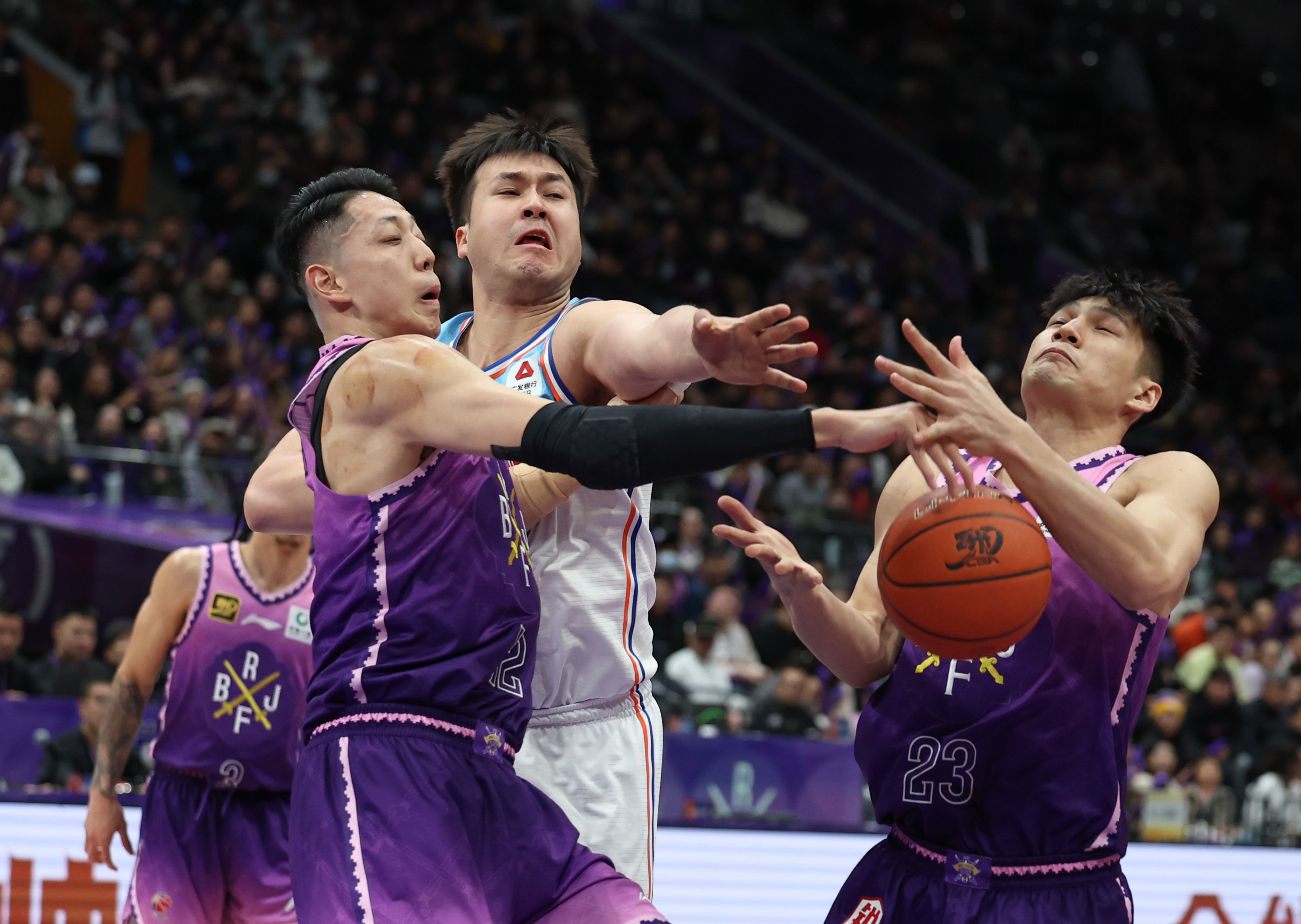 爱游戏app下载-实力相当球队斗志昂扬，精彩对决不容错过的简单介绍