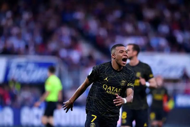 尼斯在客场阻击卫冕冠军，建立自信心