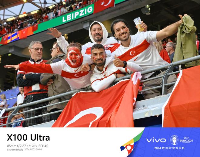 瑞士与土耳其争夺3分，比赛激烈