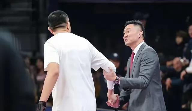 爱游戏入口-欧国联决赛引发激烈争议，裁判被质疑