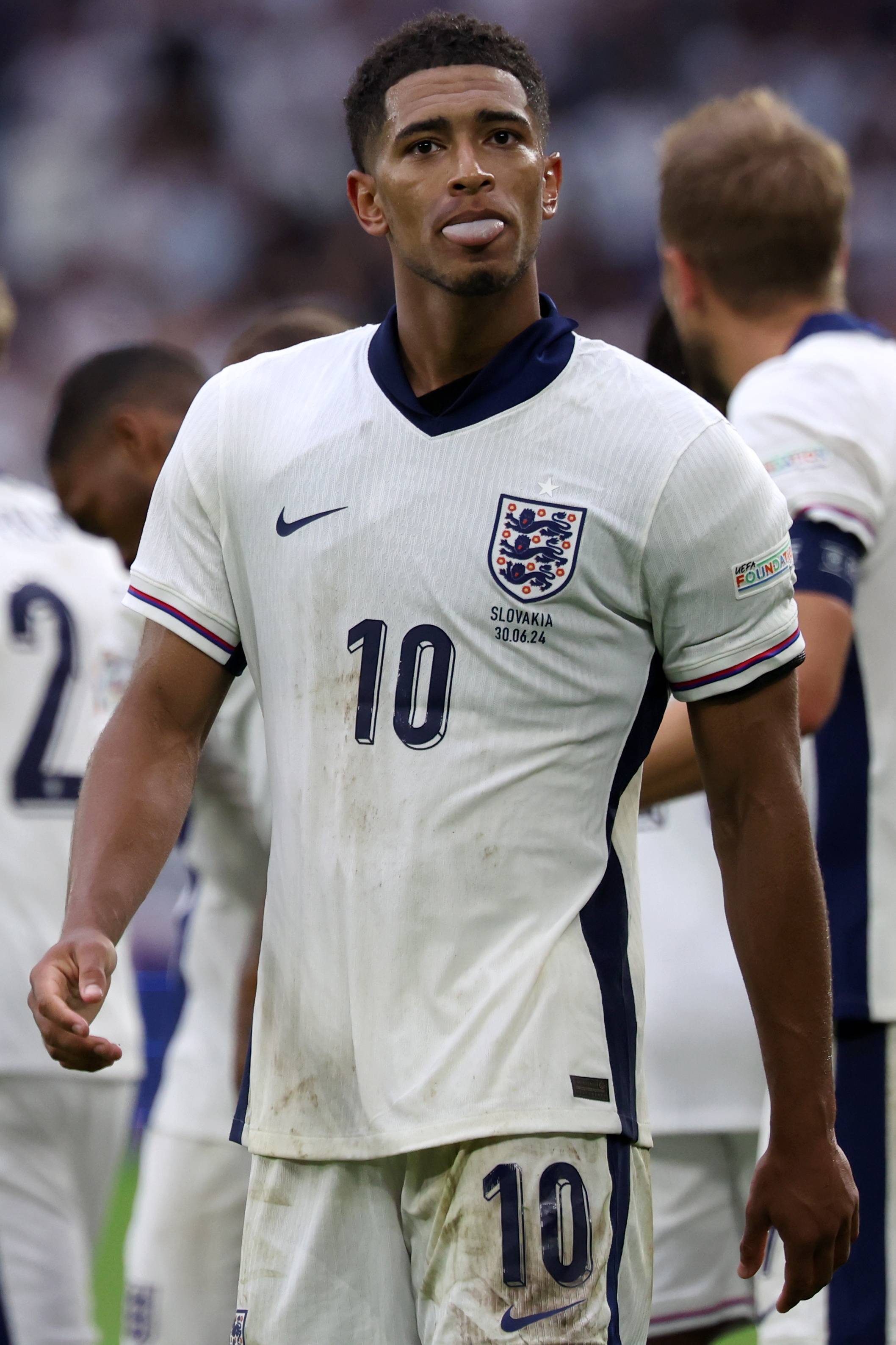 英格兰队在足球锦标赛中登上领奖台