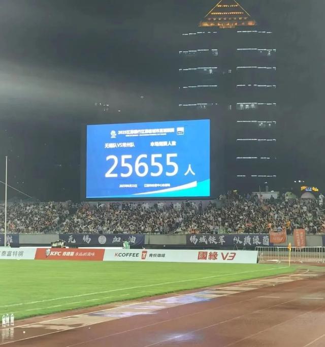 爱游戏官方登录入口-一场激烈的比赛引发了现场观众的热情