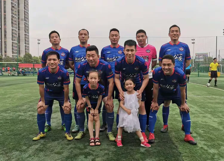 比利时国家队大获全胜，晋级在望