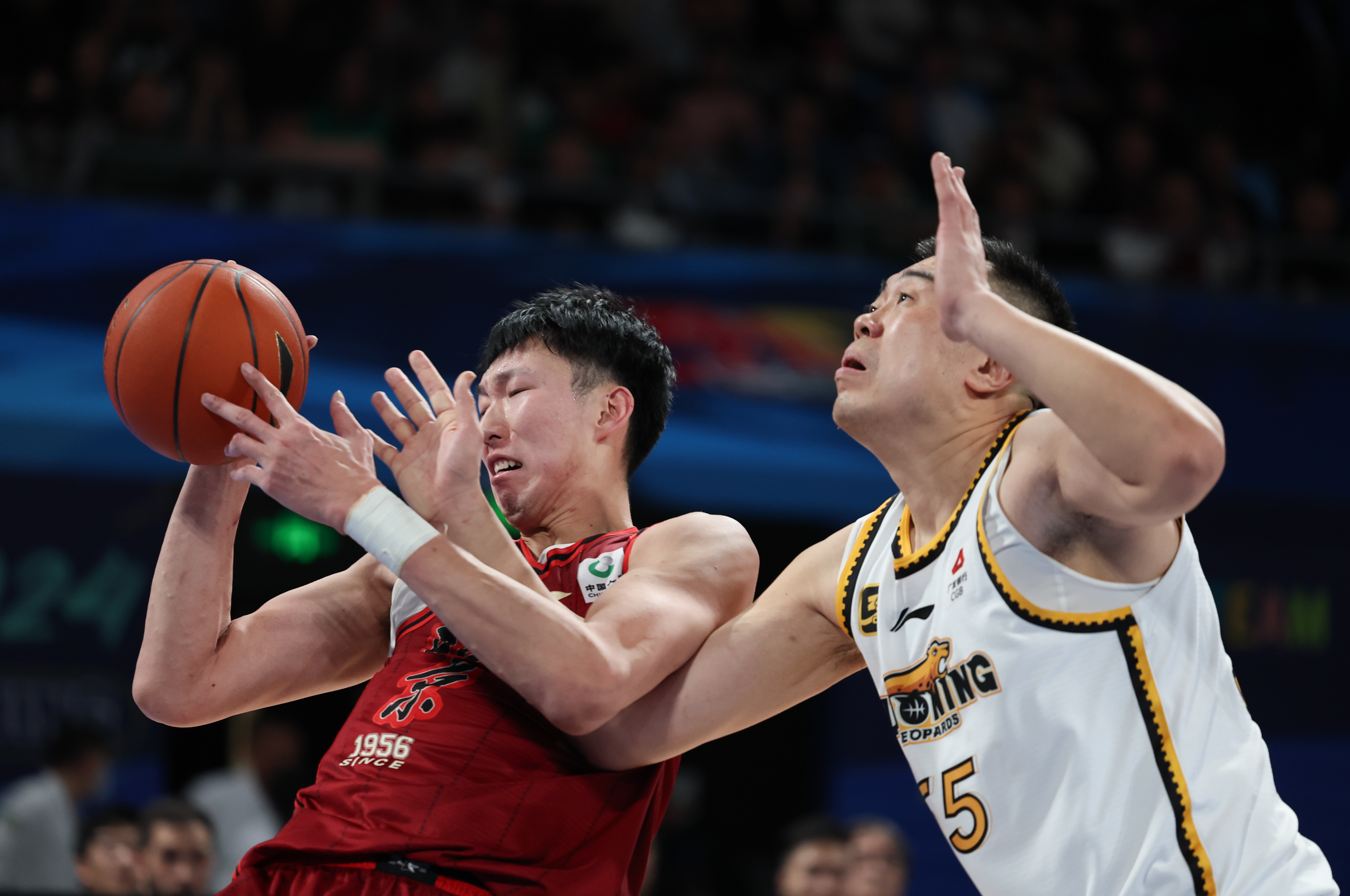 爱游戏官网入口-近期篮球比赛集锦上线，球星表现耀眼的简单介绍