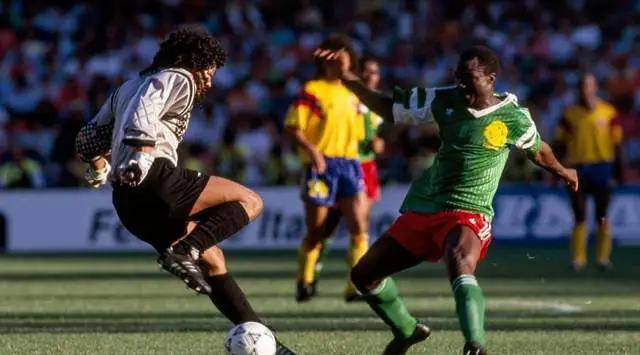 包含足球明星表现抢眼，赛场上掀起风波的词条