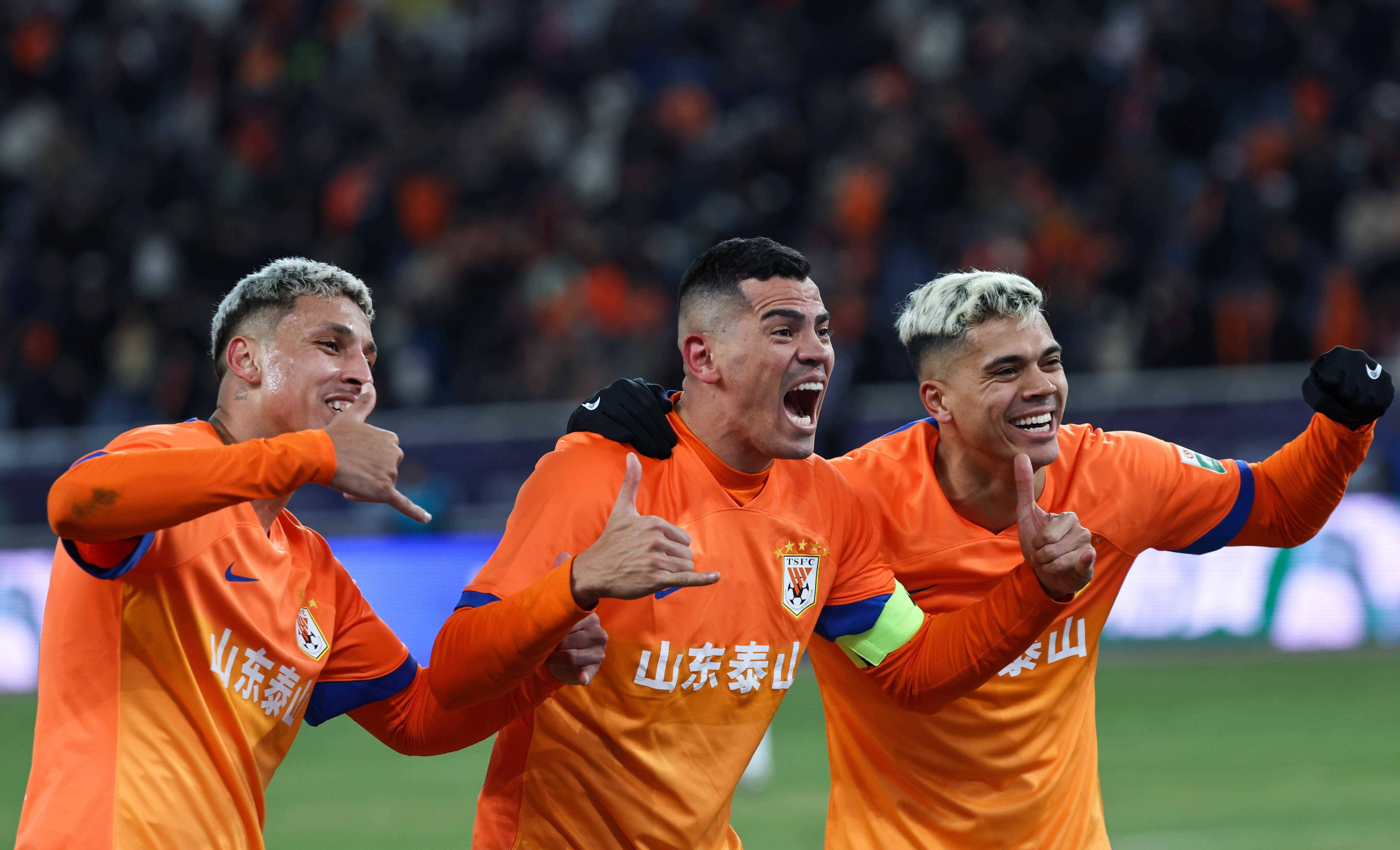 中超联赛球队冲击胜利，斗志昂扬