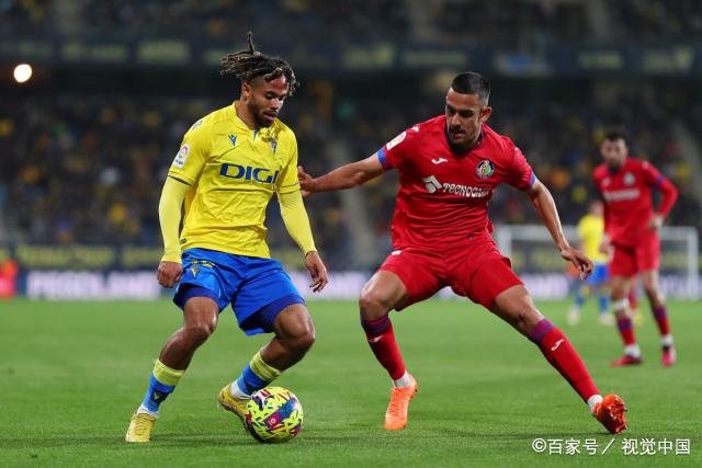 霍芬海姆队备战与弗赖堡的重要对决 霍芬海姆队备战与弗赖堡的重要对决