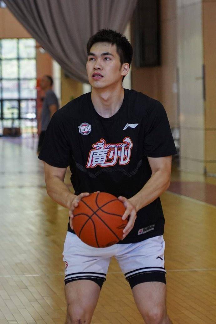 波鸿青年队新赛季备战工作认真基础扎实