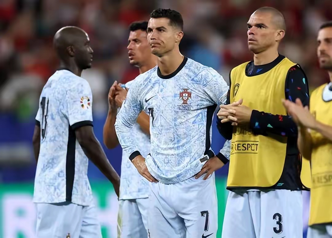 欧洲各国足球队斗志昂扬，力争胜利晋级淘汰赛的简单介绍