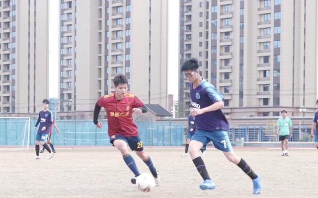 爱游戏入口-球队比赛中展现出色技术，为观众带来精彩