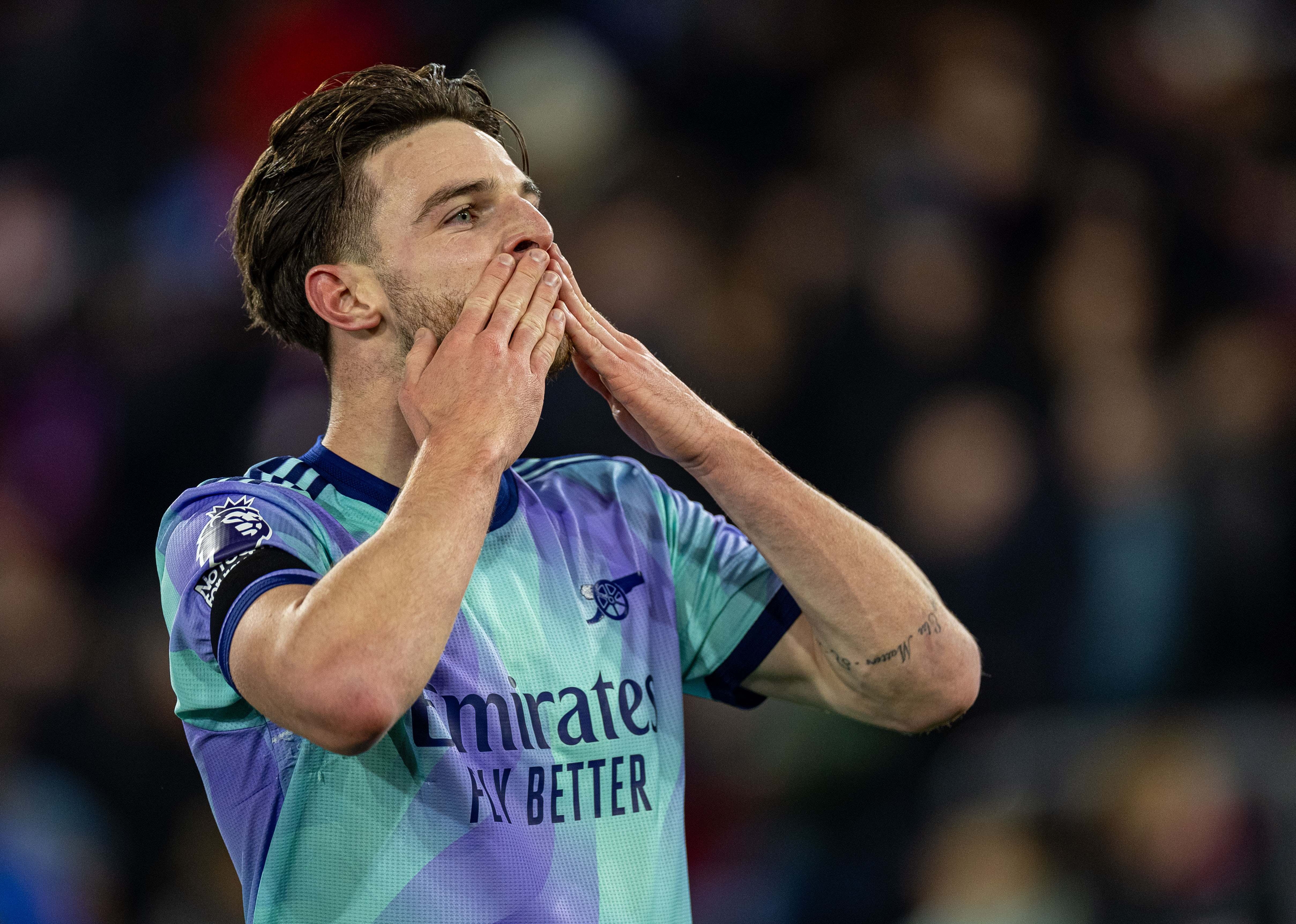 包含水晶宫豪取大胜，击败沃特福德，提升排名的词条