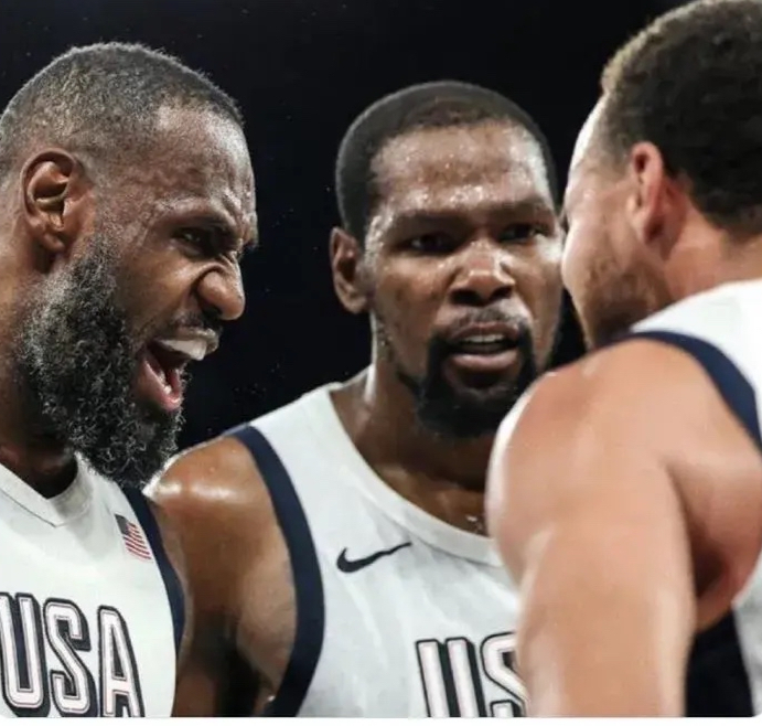 爱游戏官网-美国篮球明星击败国际对手夺冠