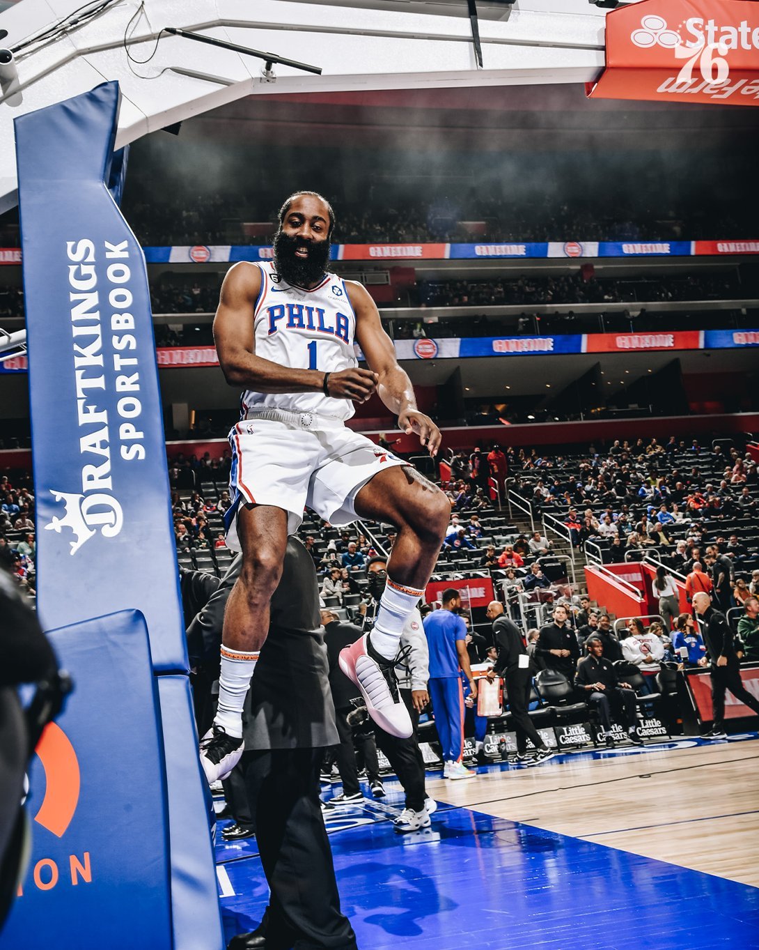 爱游戏官方登录入口-包含强者逐鹿！球队强强对抗，硬仗接连的词条