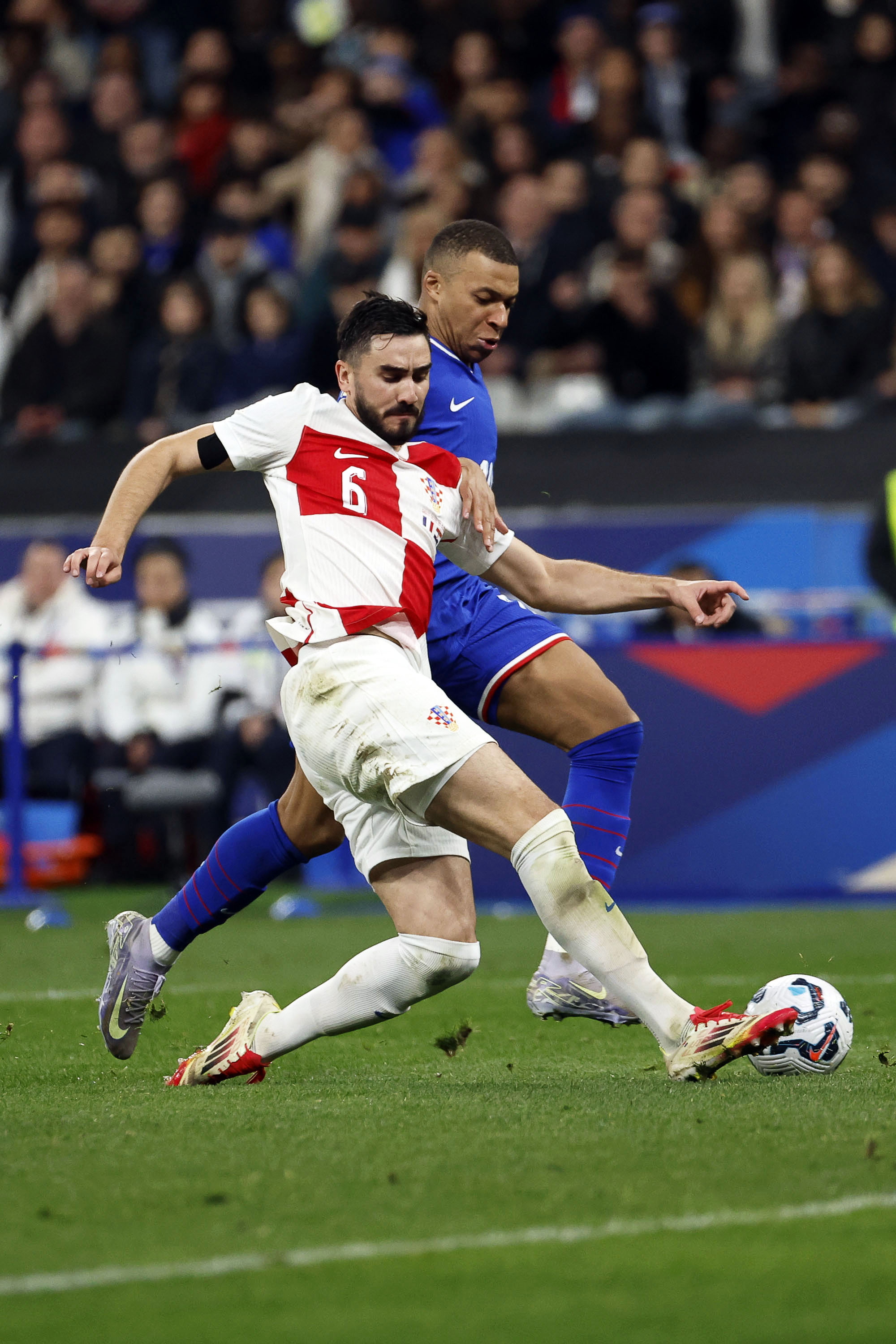 爱游戏官网入口-包含欧国联比赛的激烈对决让球迷们目不转睛的词条