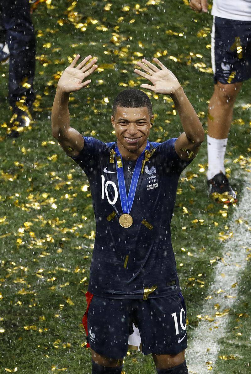 爱游戏亚洲官网-皇马卫冕冠军不敌巴拉多利德