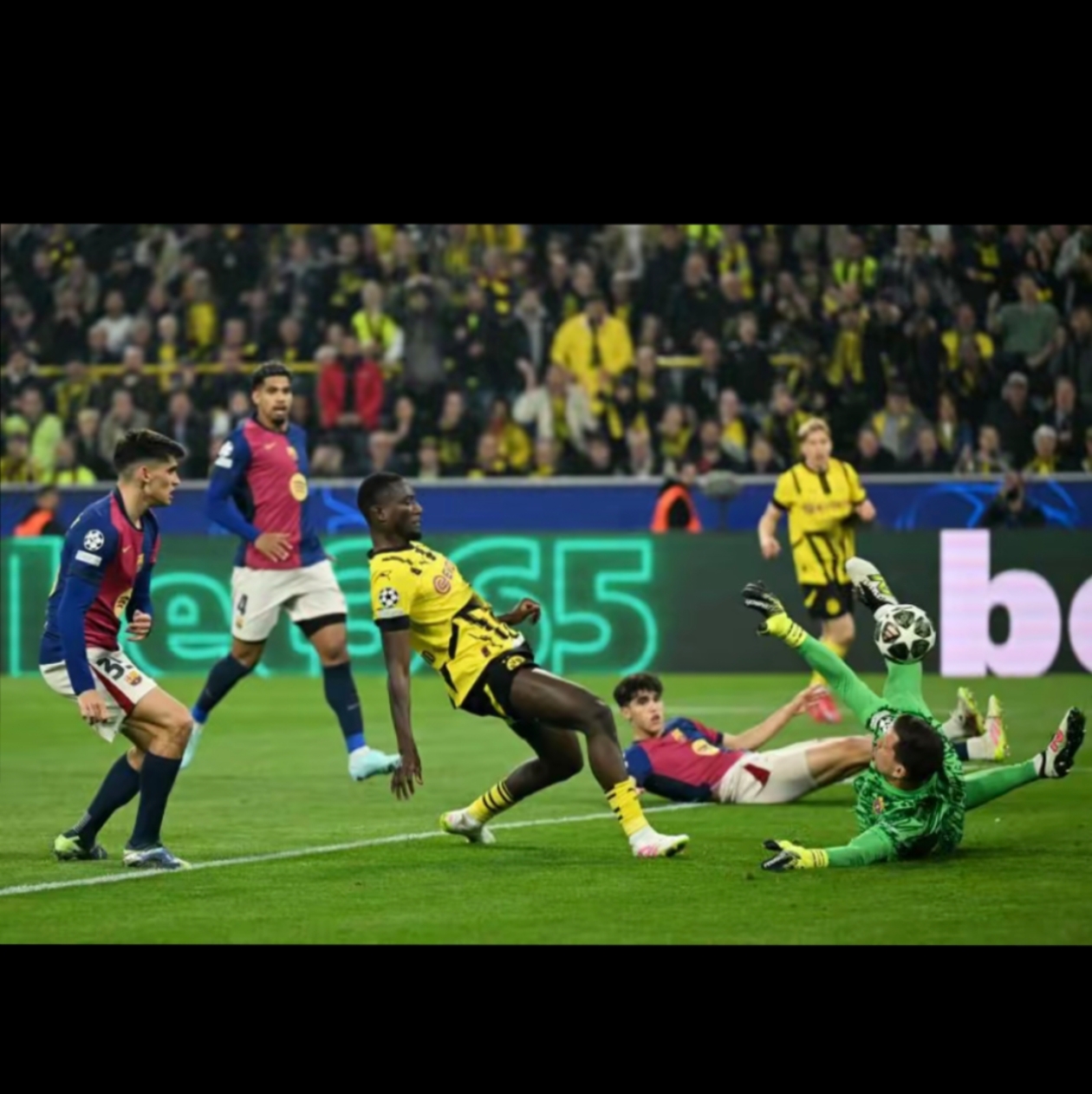 爱游戏中国官网-欧冠半决赛首回合战罢，谁能笑到最后？