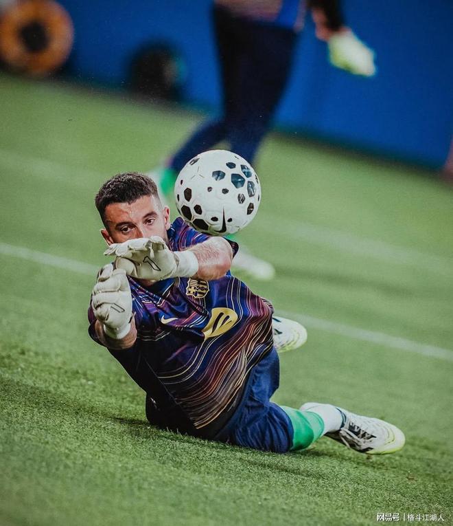 爱游戏入口-包含雷诺完胜巴萨！门将表现不俗稳固胜利的词条